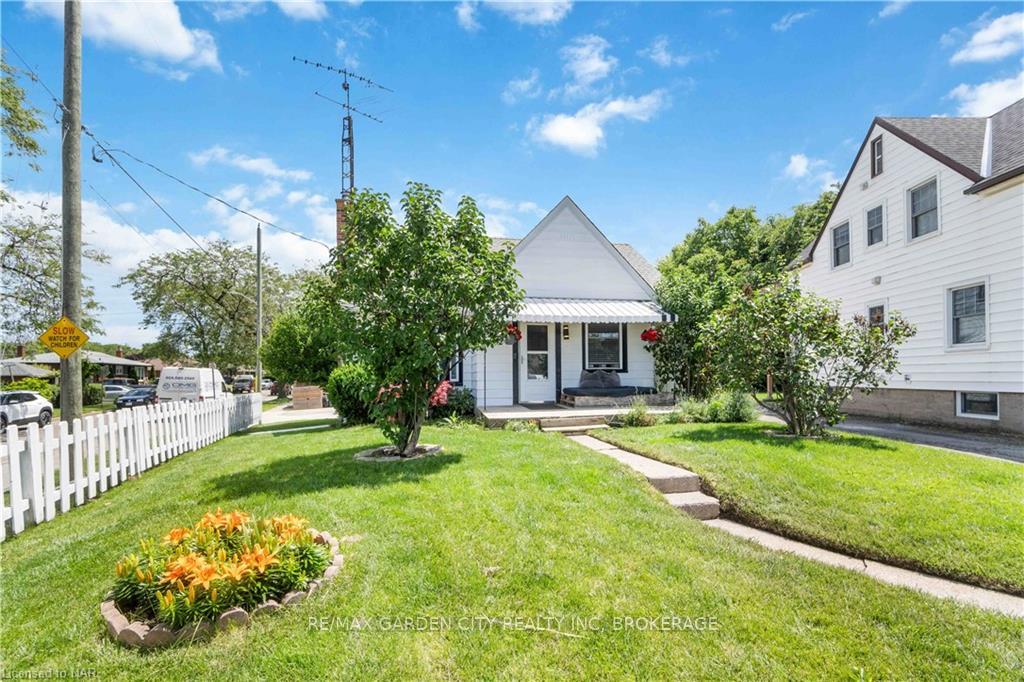 Photo 2 of 92 Currie Street, St. Catharines, Facer — HOMEH