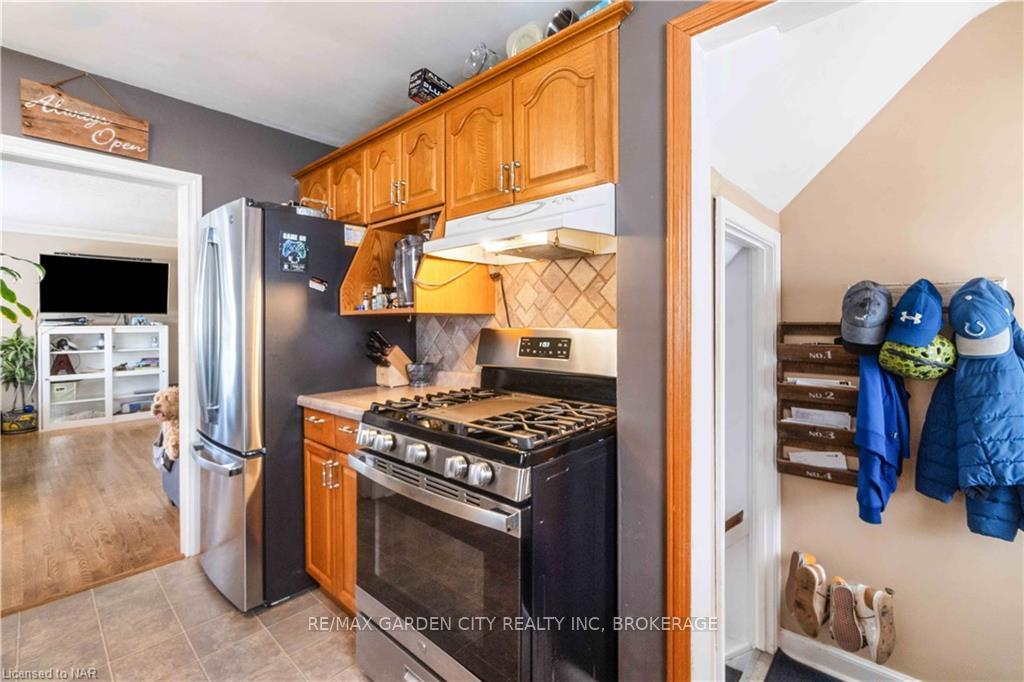 Photo 13 of 92 Currie Street, St. Catharines, Facer — HOMEH