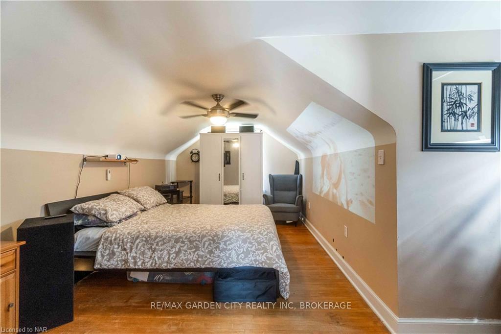 Photo 17 of 92 Currie Street, St. Catharines, Facer — HOMEH