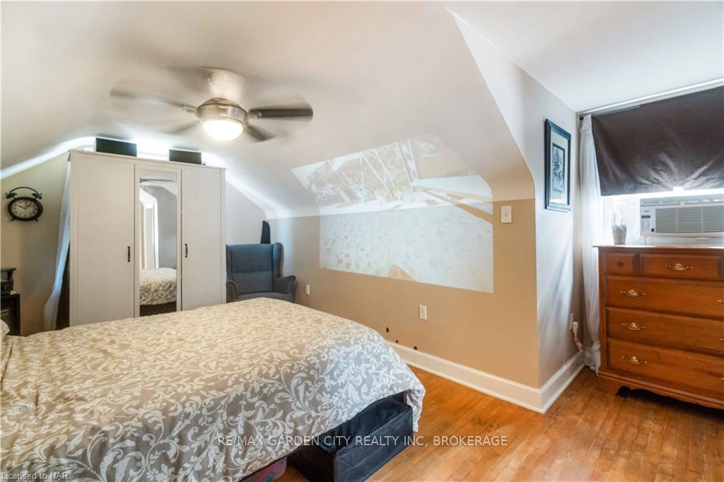Photo 18 of 92 Currie Street, St. Catharines, Facer — HOMEH