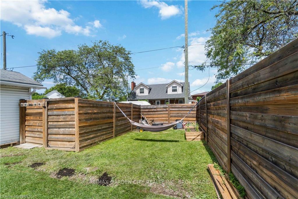 Photo 33 of 92 Currie Street, St. Catharines, Facer — HOMEH