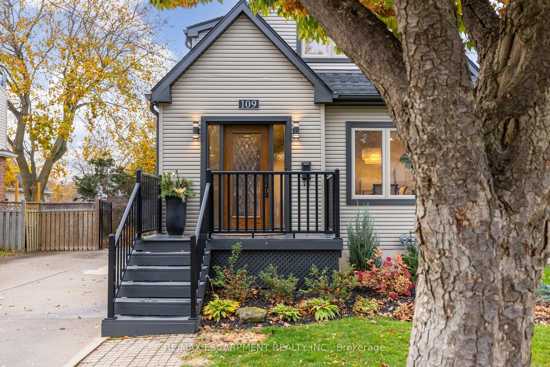 Front of 109 Lake Avenue Drive
