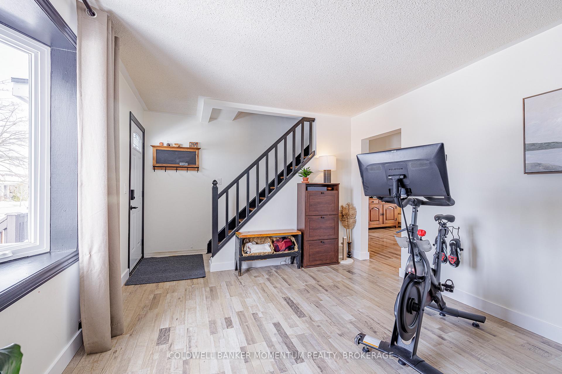 Photo 3 of 13 Barton Street, St. Catharines, Grapeview — HOMEH