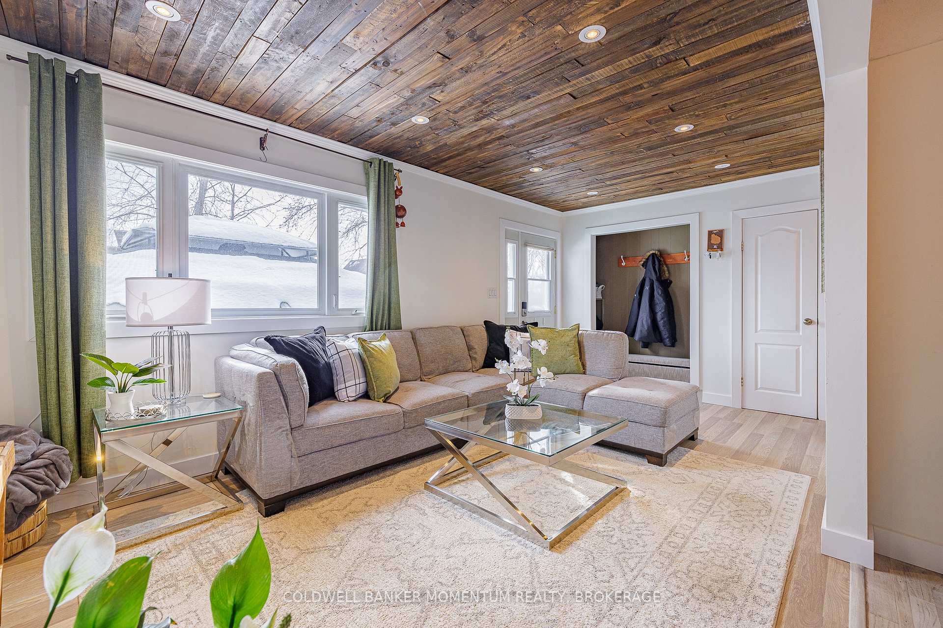 Photo 6 of 13 Barton Street, St. Catharines, Grapeview — HOMEH
