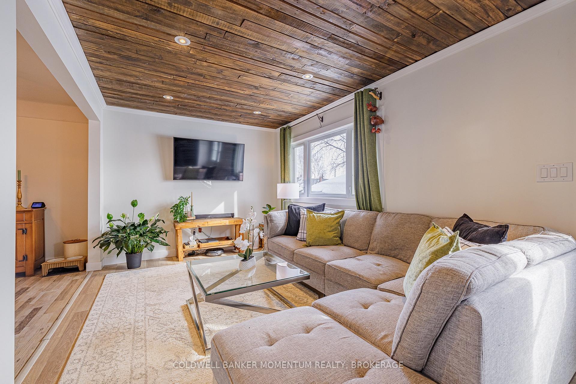 Photo 8 of 13 Barton Street, St. Catharines, Grapeview — HOMEH