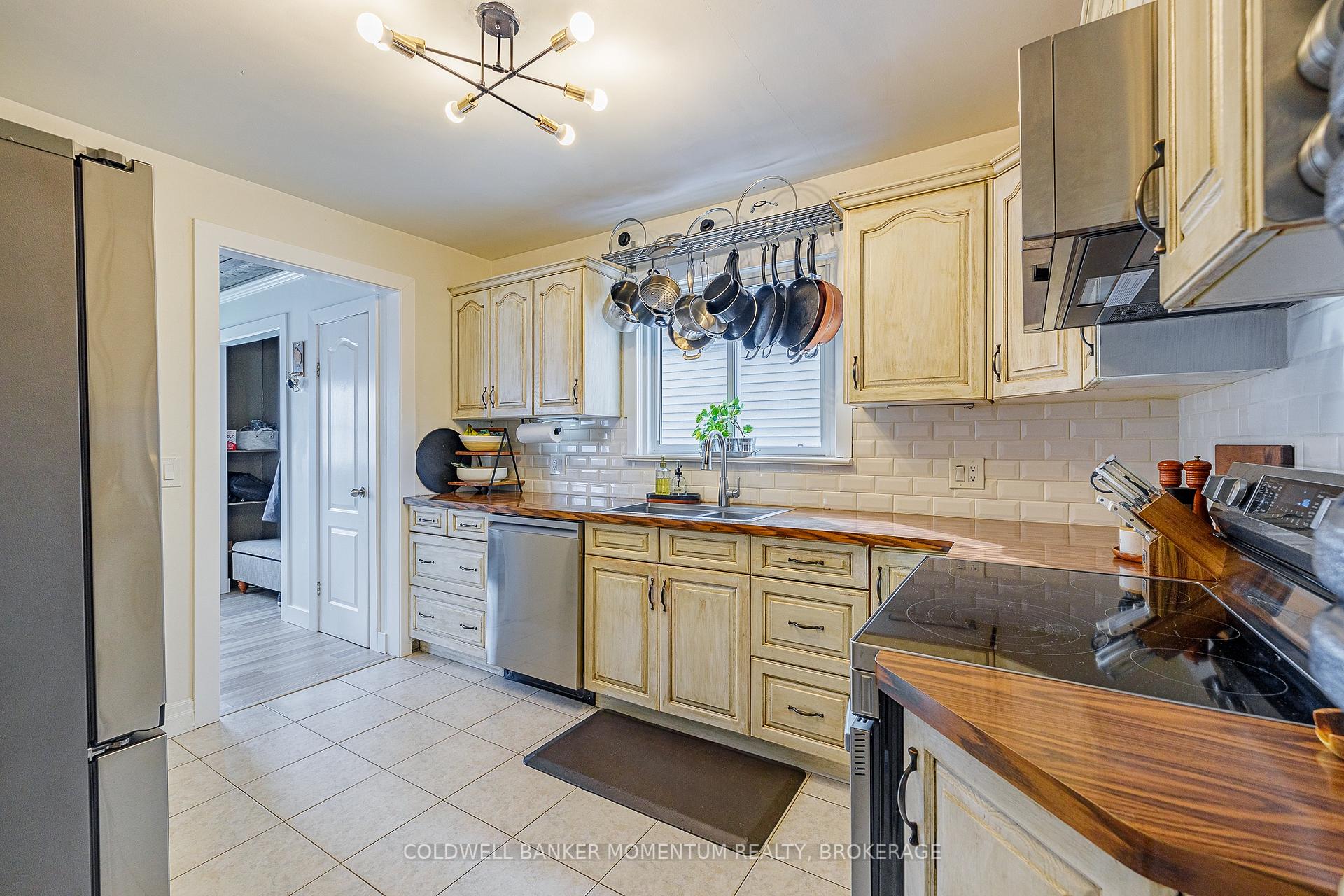 Photo 9 of 13 Barton Street, St. Catharines, Grapeview — HOMEH