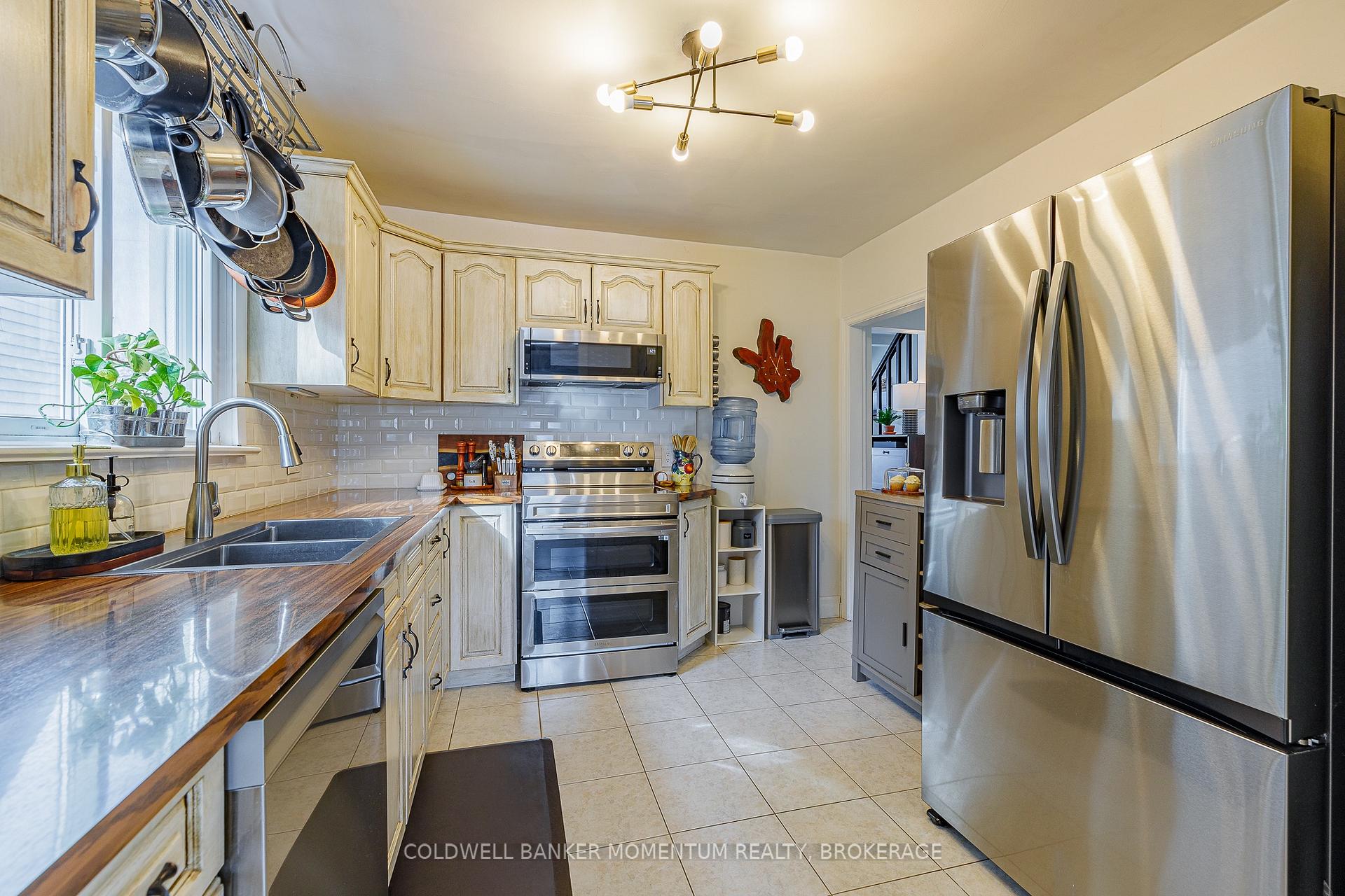 Photo 10 of 13 Barton Street, St. Catharines, Grapeview — HOMEH