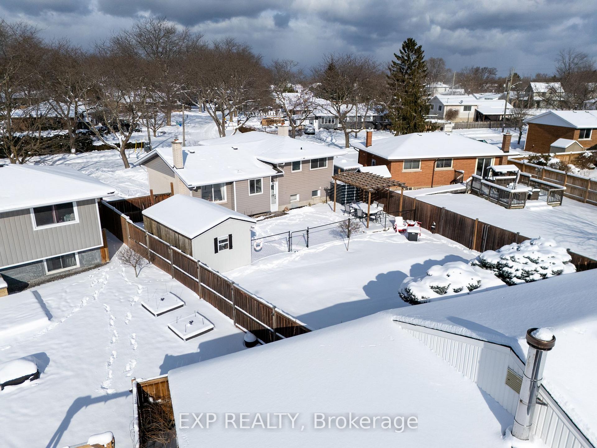 Photo 4 of 5 Cindy Drive, St. Catharines, Lakeshore — HOMEH
