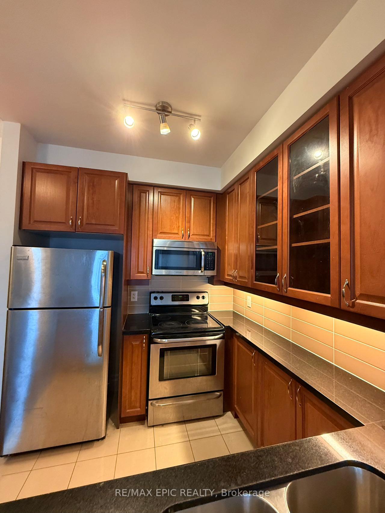 Photo 7 of Unit 401, 151 Upper Duke Crescent, Markham, Unionville — HOMEH