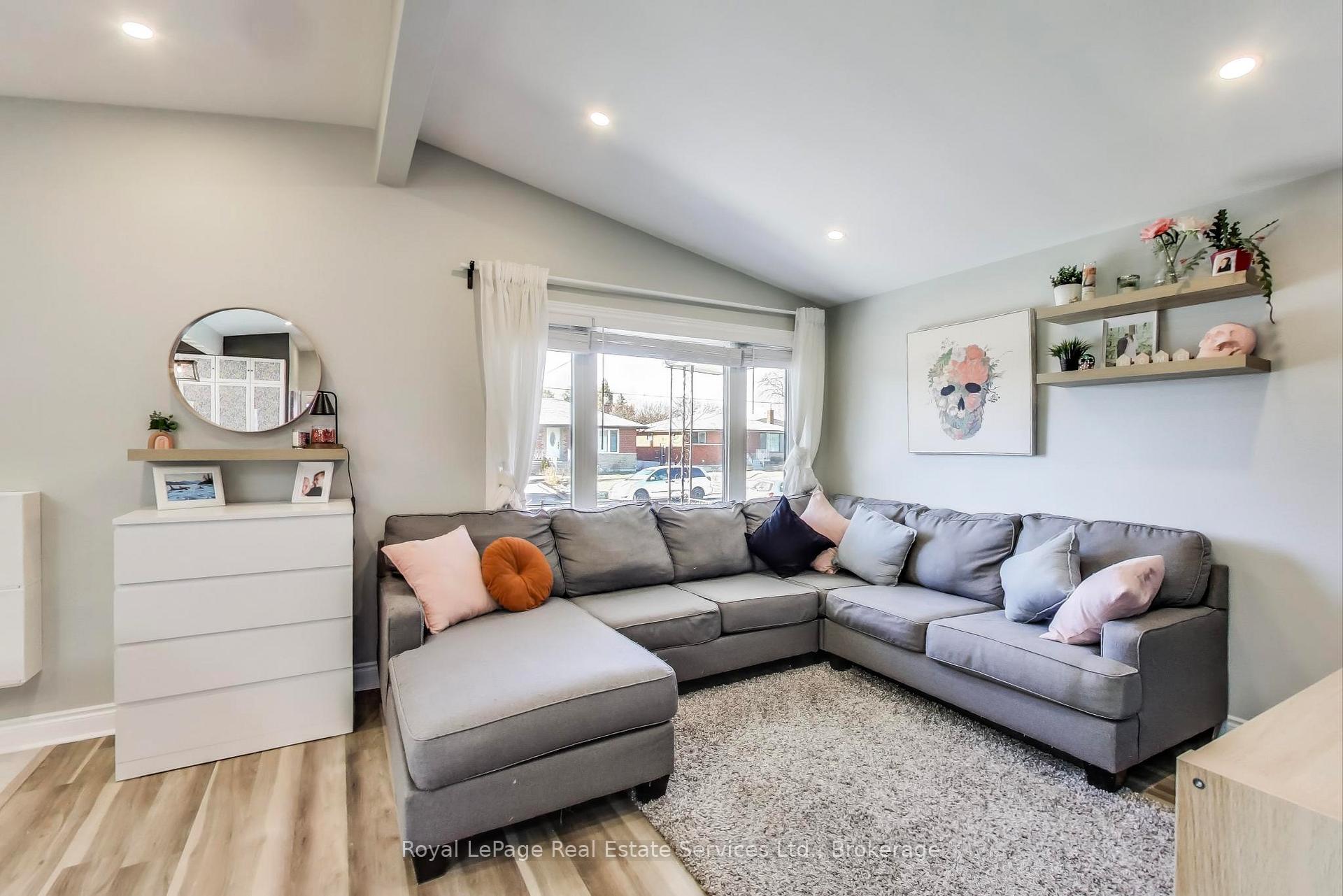 Photo 3 of 115 Sunrise Drive, Hamilton, Corman — HOMEH