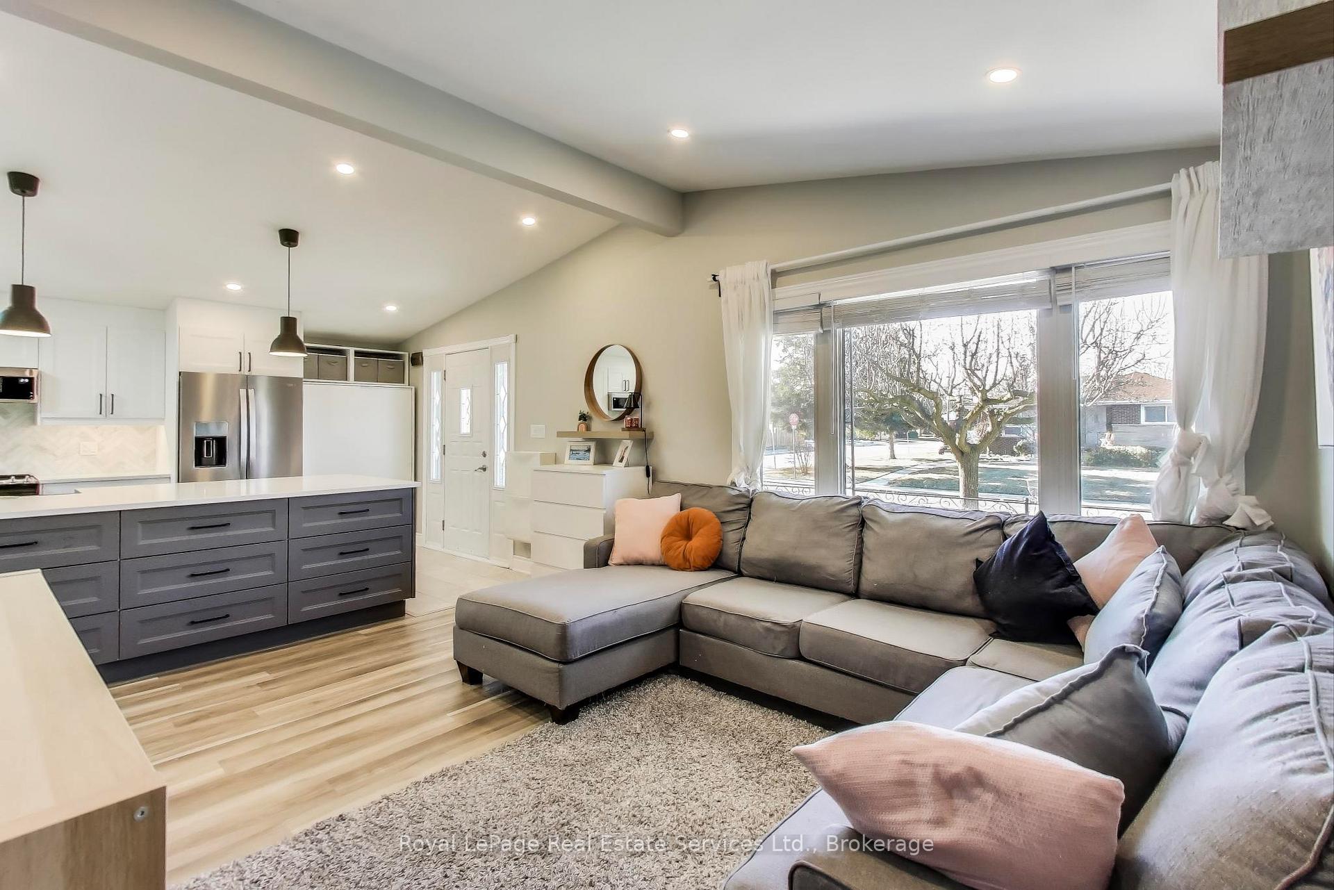 Photo 5 of 115 Sunrise Drive, Hamilton, Corman — HOMEH