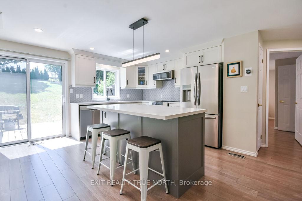 Photo 3 of 67 Lougheed Road, Barrie, Holly — HOMEH