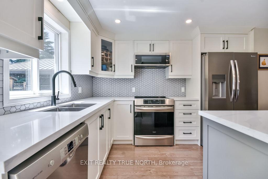 Photo 5 of 67 Lougheed Road, Barrie, Holly — HOMEH