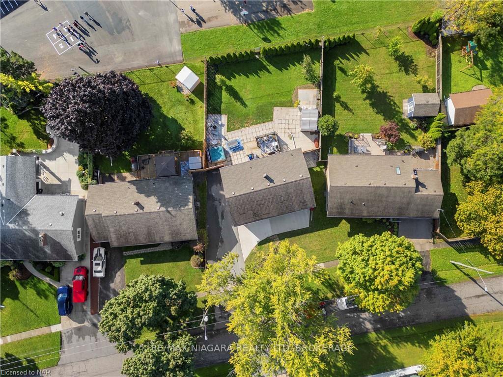 Photo 2 of 5 Draper Drive, St. Catharines, Vine/Linwell — HOMEH