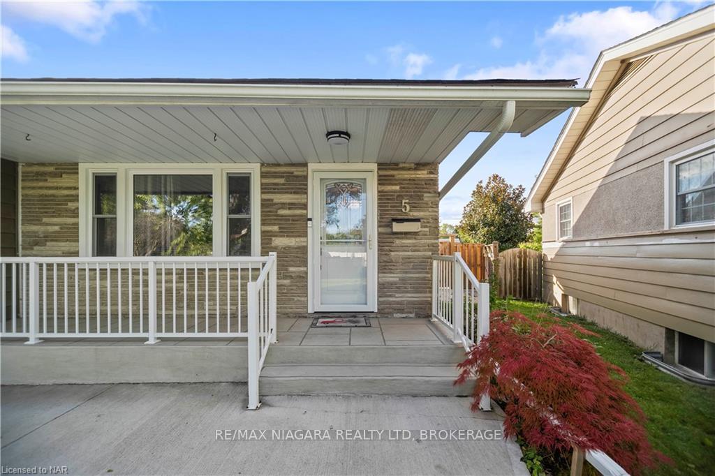 Photo 3 of 5 Draper Drive, St. Catharines, Vine/Linwell — HOMEH