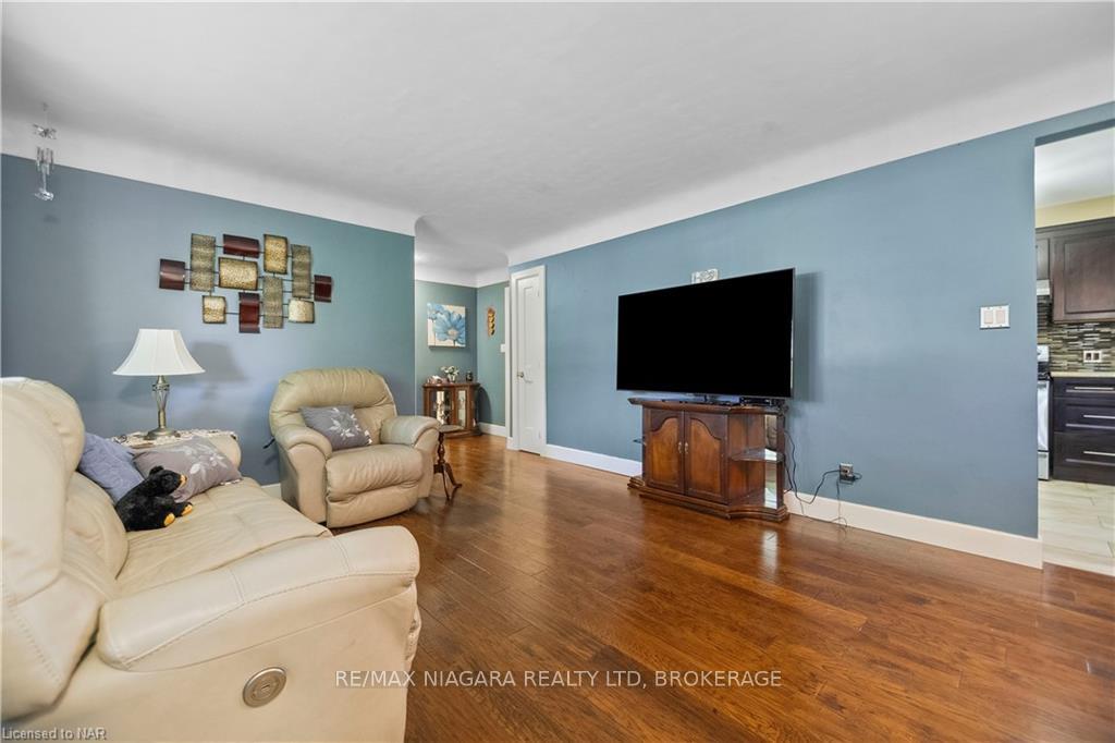 Photo 5 of 5 Draper Drive, St. Catharines, Vine/Linwell — HOMEH