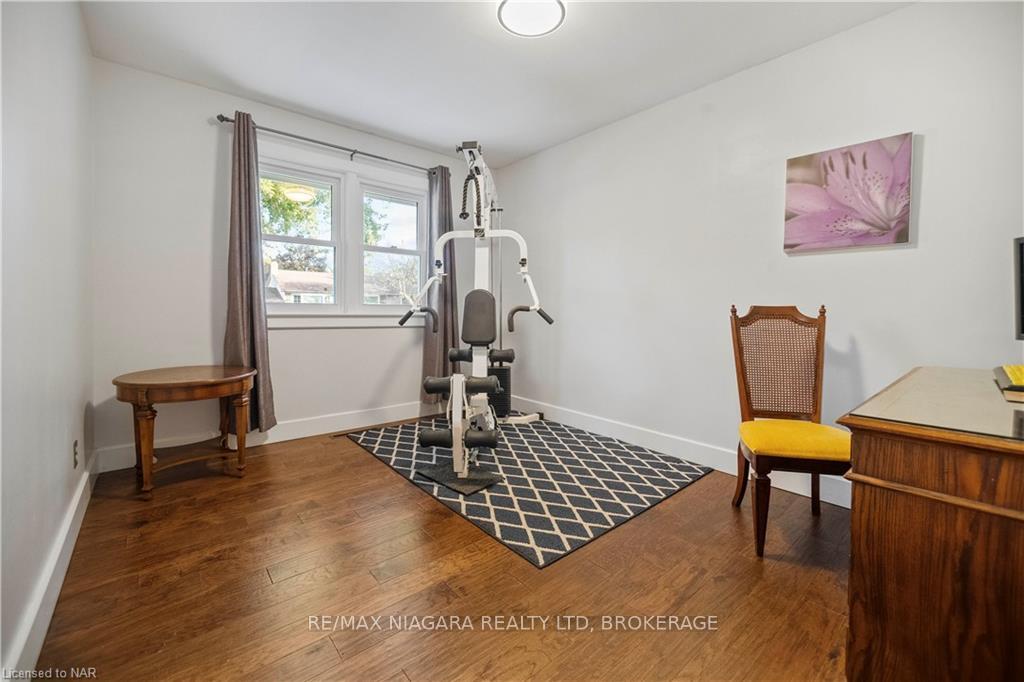 Photo 8 of 5 Draper Drive, St. Catharines, Vine/Linwell — HOMEH
