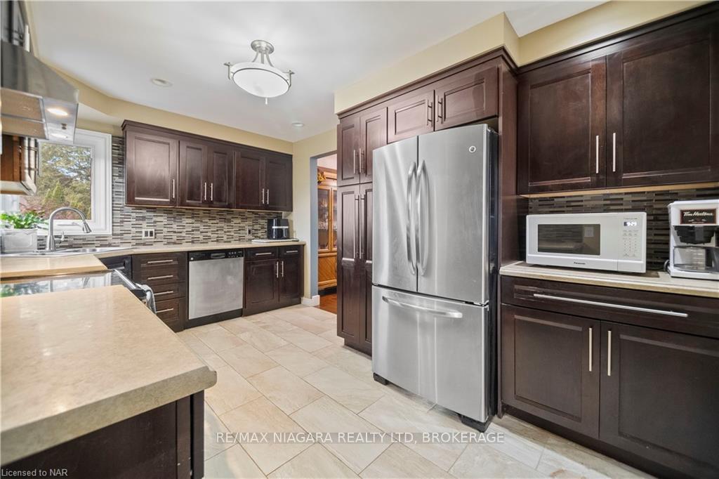 Photo 10 of 5 Draper Drive, St. Catharines, Vine/Linwell — HOMEH