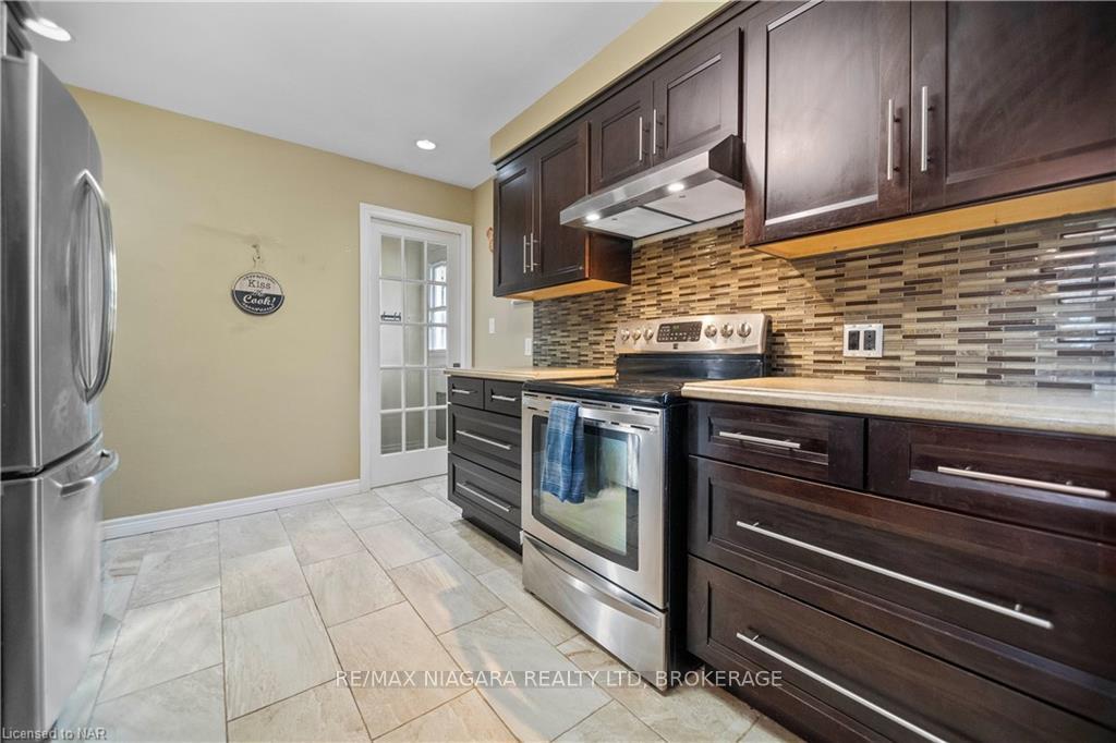 Photo 12 of 5 Draper Drive, St. Catharines, Vine/Linwell — HOMEH