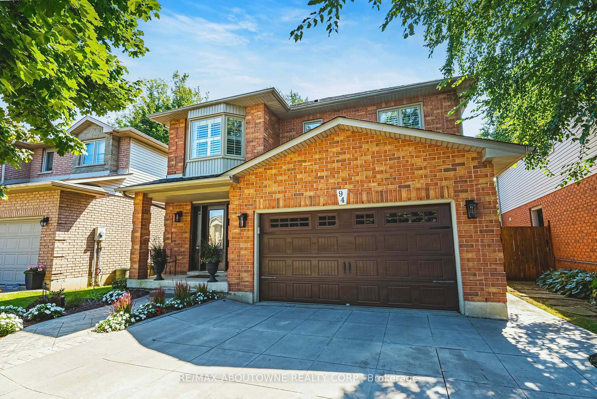 Photo 2 of 94 Valmont Street, Hamilton, Ancaster — HOMEH