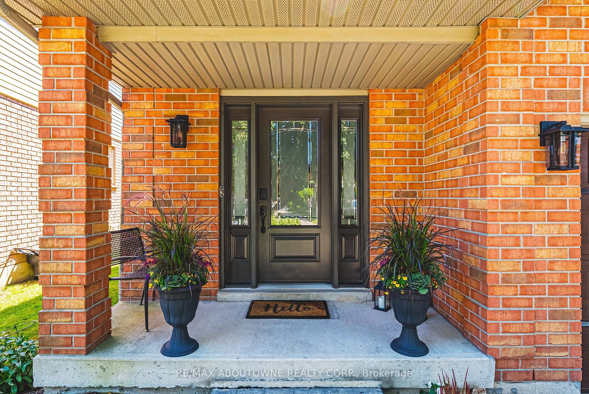 Photo 3 of 94 Valmont Street, Hamilton, Ancaster — HOMEH