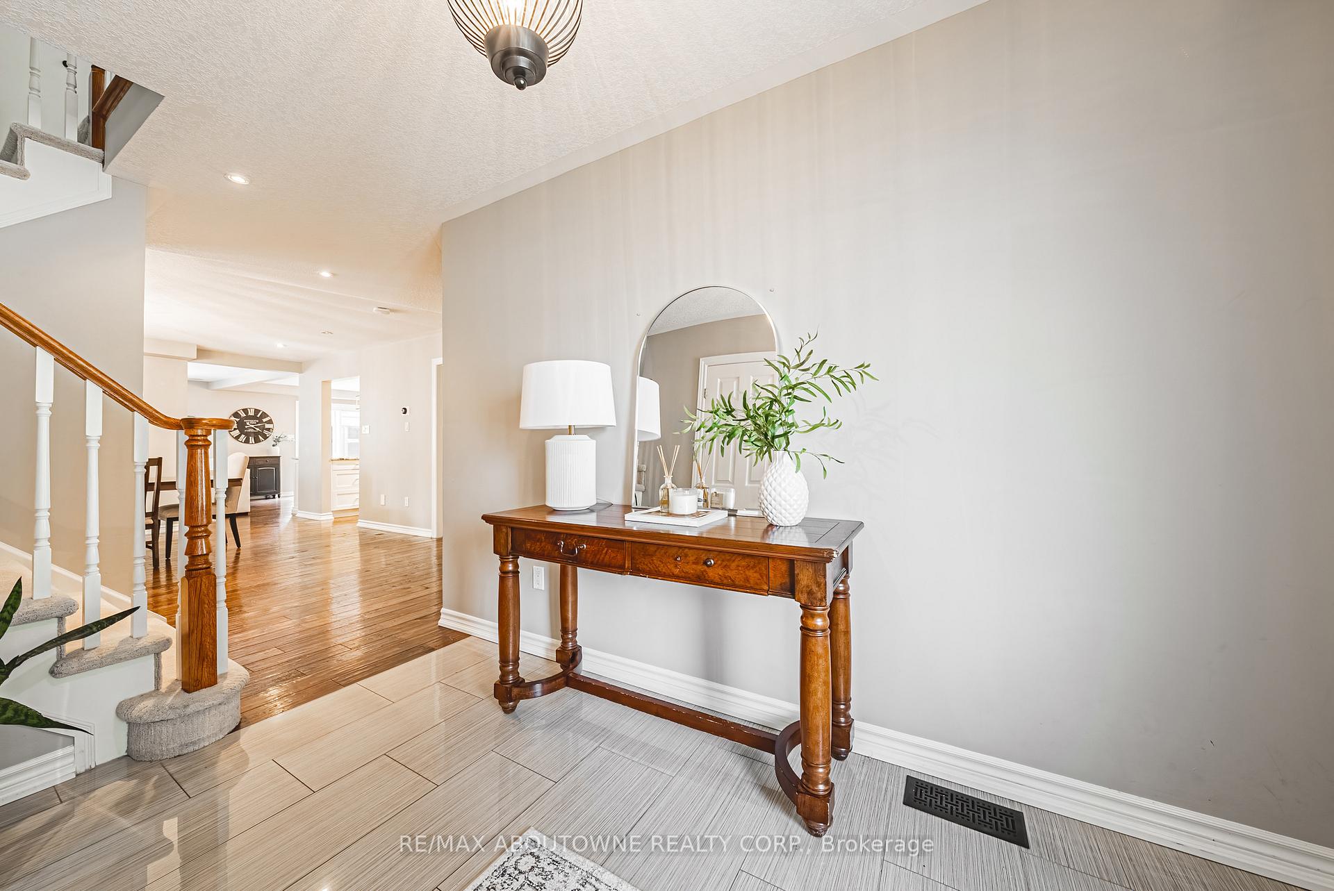 Photo 4 of 94 Valmont Street, Hamilton, Ancaster — HOMEH