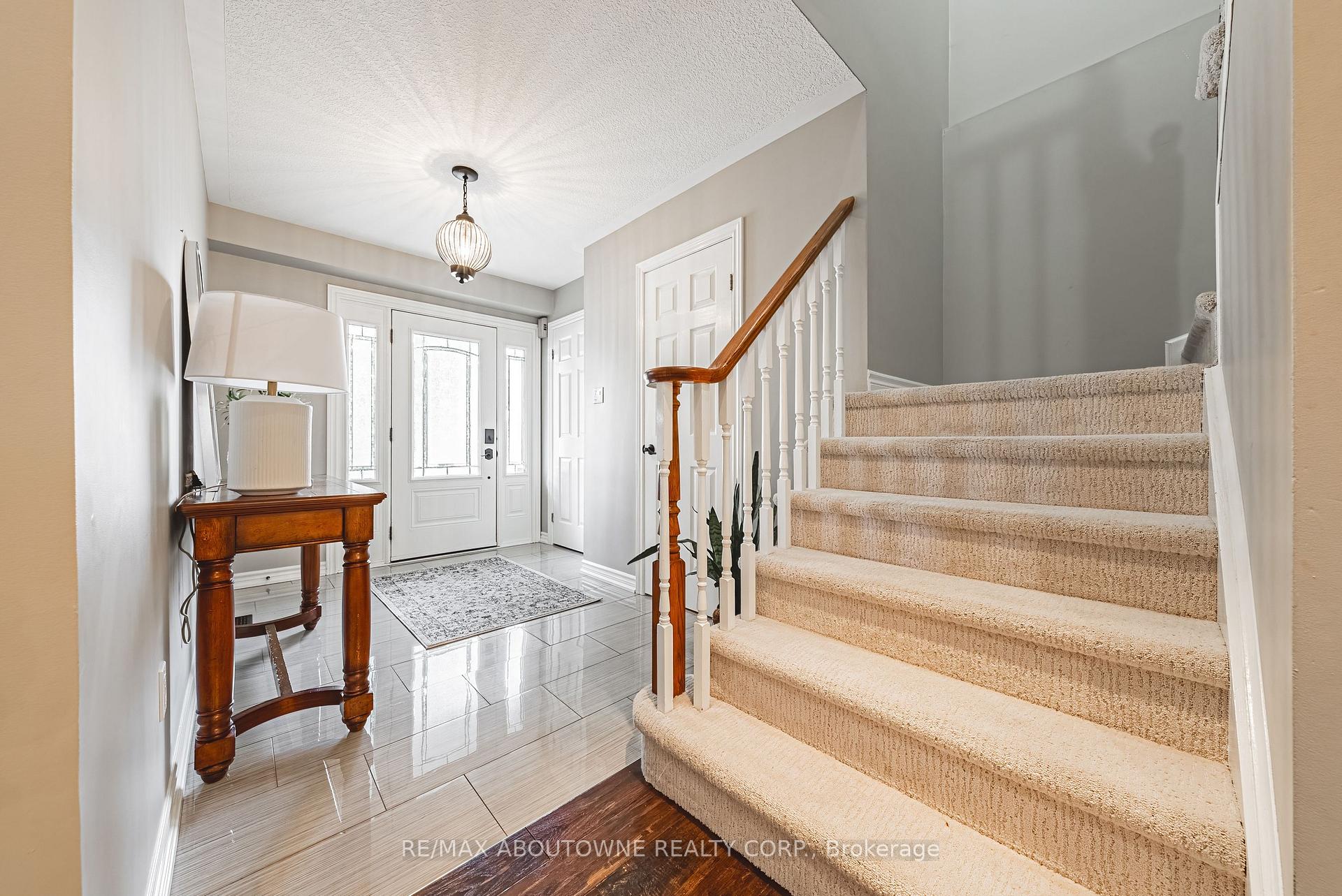 Photo 6 of 94 Valmont Street, Hamilton, Ancaster — HOMEH