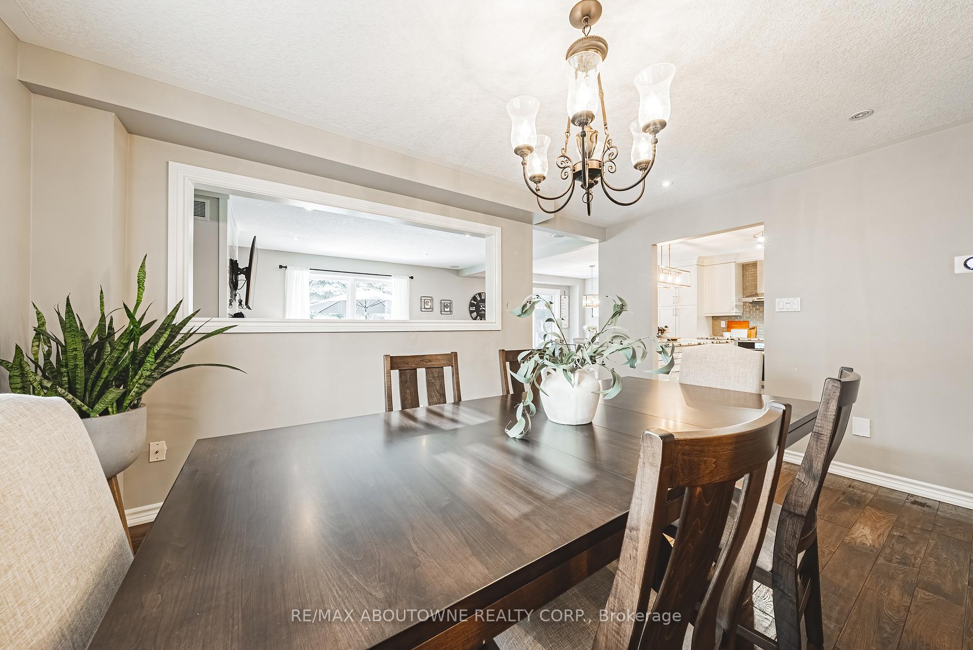 Photo 8 of 94 Valmont Street, Hamilton, Ancaster — HOMEH