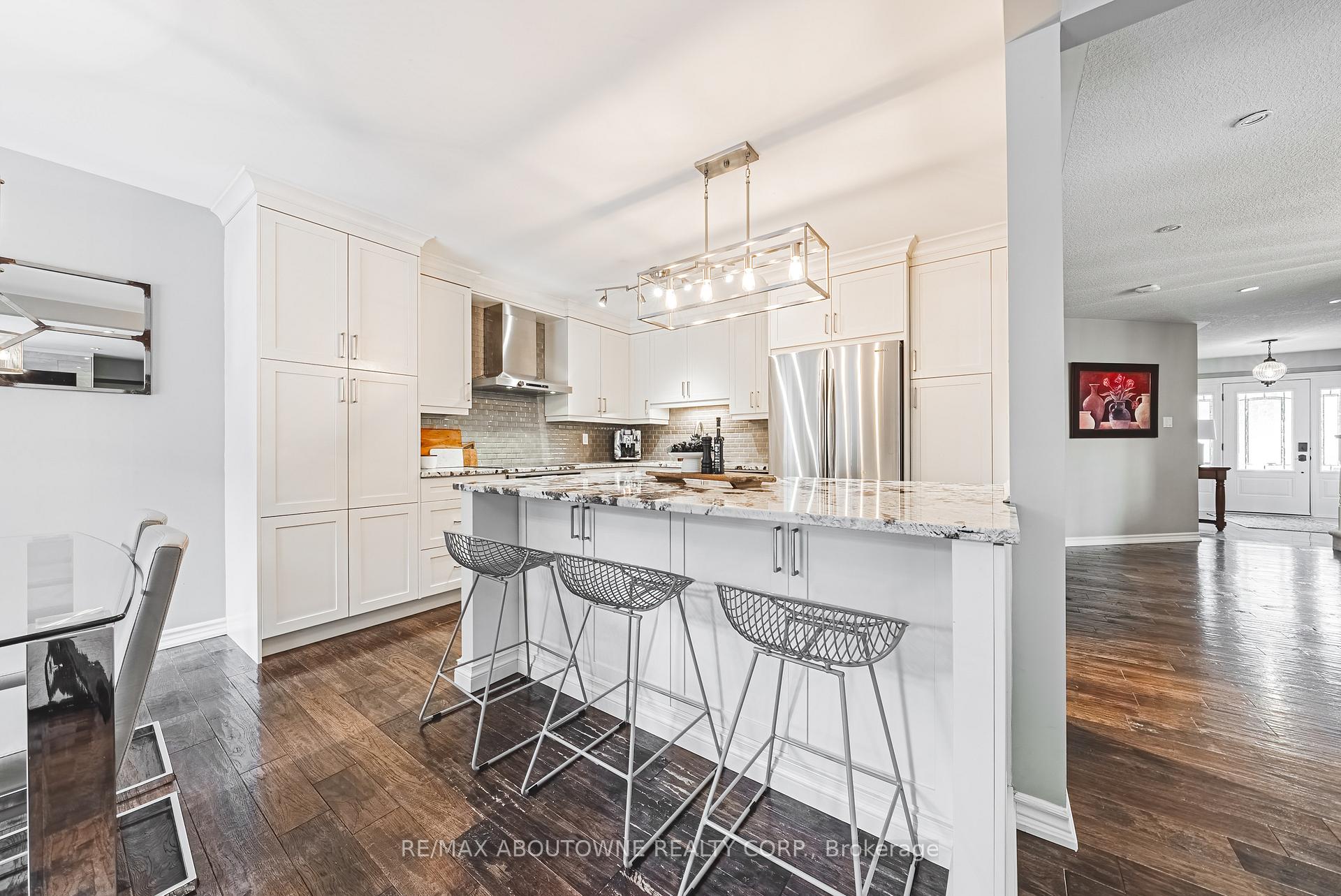 Photo 15 of 94 Valmont Street, Hamilton, Ancaster — HOMEH