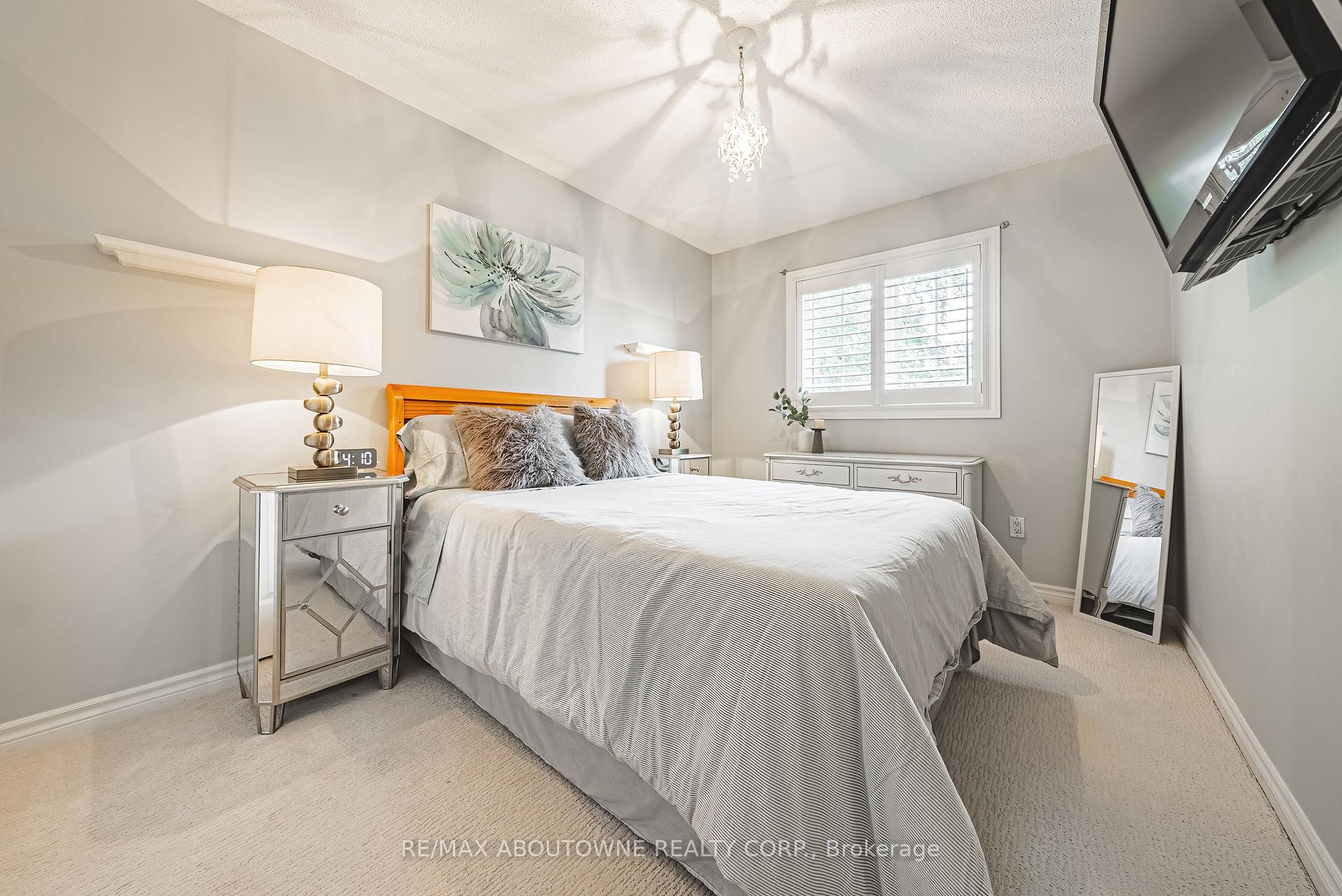 Photo 25 of 94 Valmont Street, Hamilton, Ancaster — HOMEH