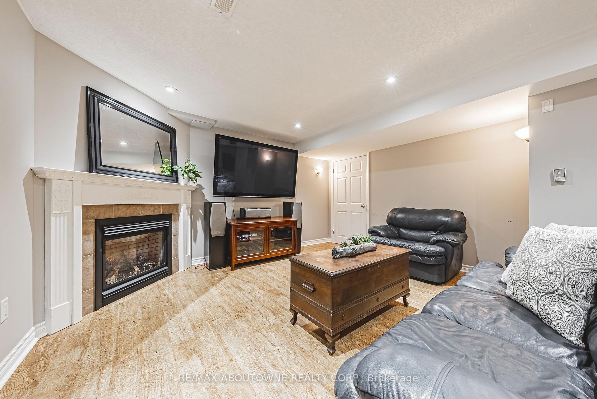 Photo 26 of 94 Valmont Street, Hamilton, Ancaster — HOMEH