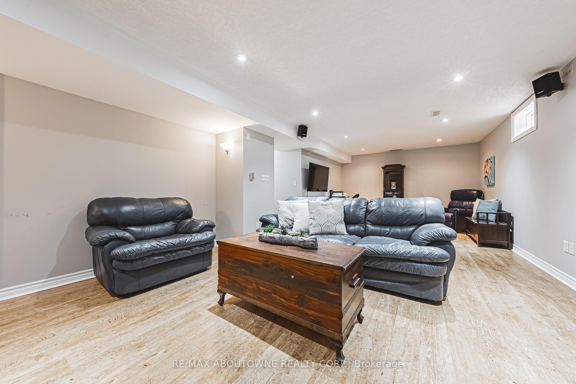 Photo 27 of 94 Valmont Street, Hamilton, Ancaster — HOMEH