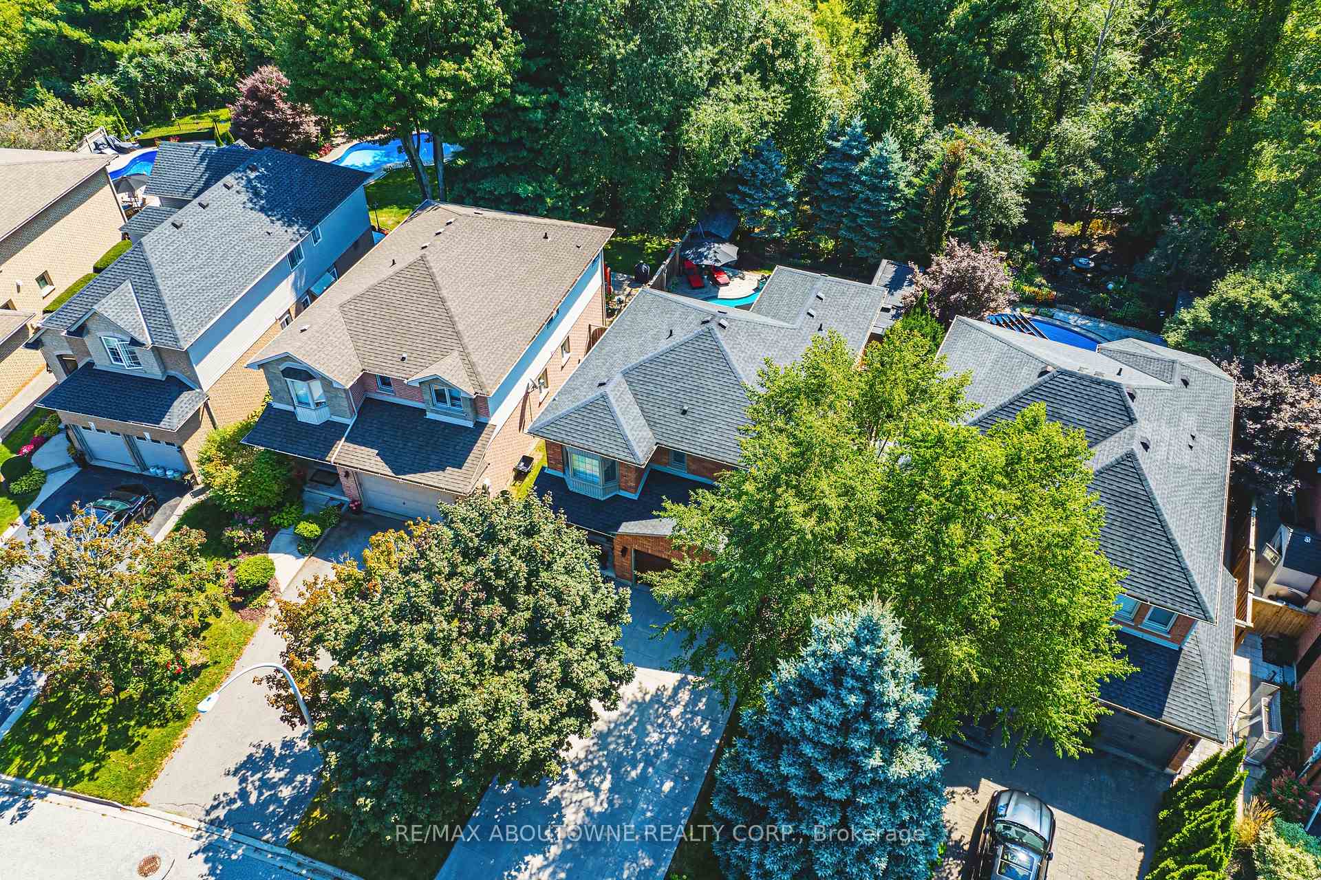 Photo 33 of 94 Valmont Street, Hamilton, Ancaster — HOMEH