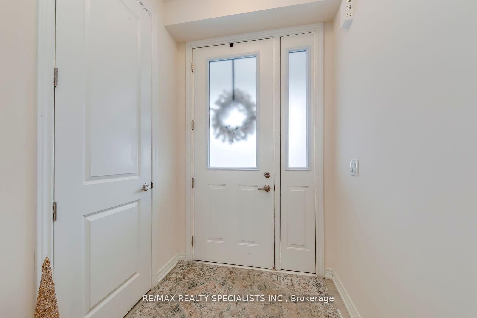 Photo 3 of 341 Raymond Road, Hamilton, Ancaster — HOMEH
