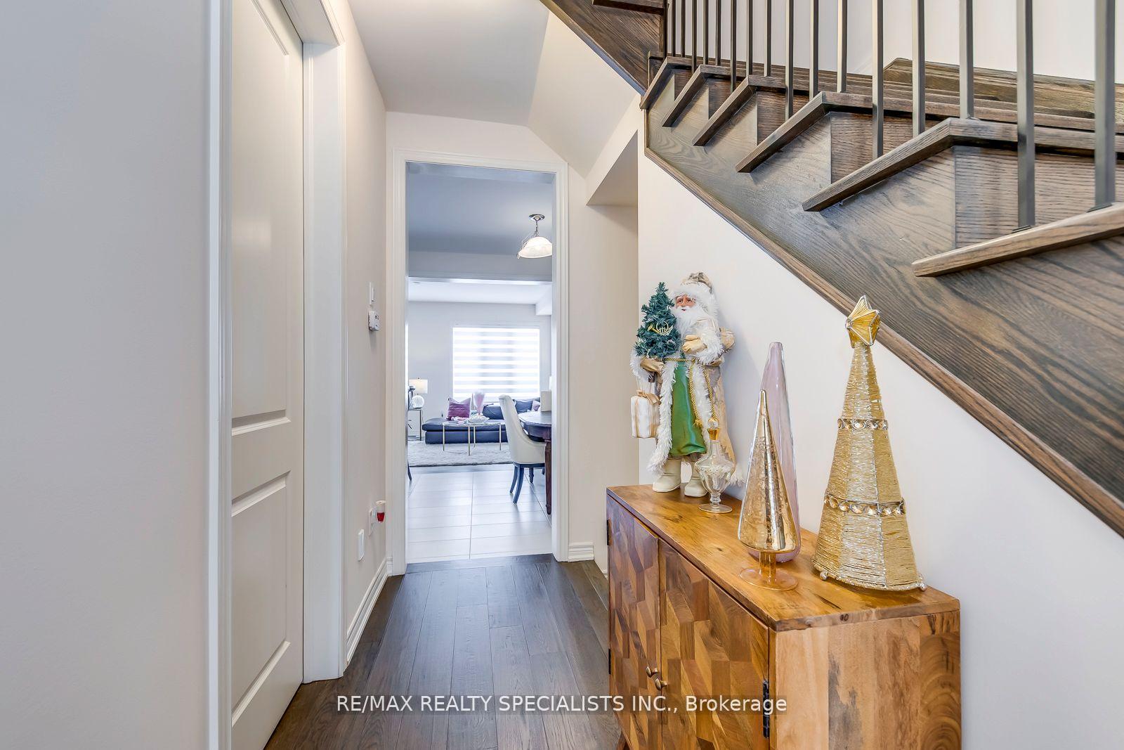 Photo 4 of 341 Raymond Road, Hamilton, Ancaster — HOMEH