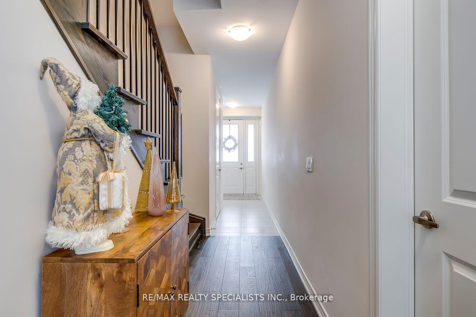 Photo 5 of 341 Raymond Road, Hamilton, Ancaster — HOMEH