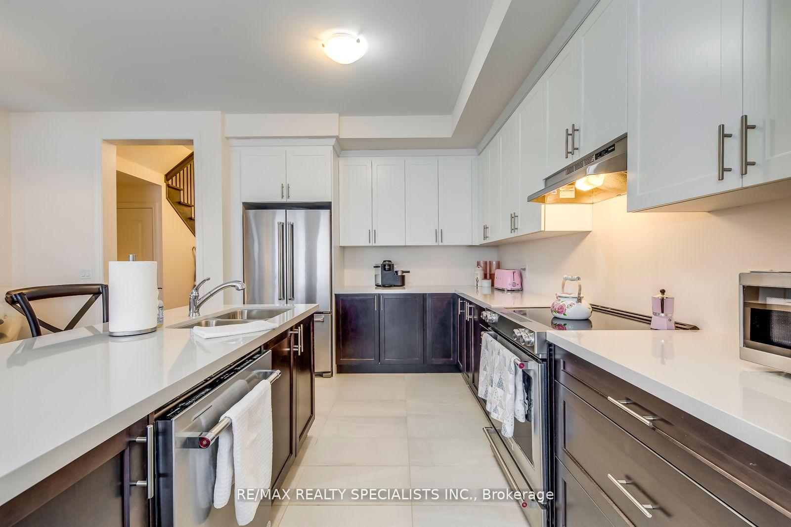 Photo 11 of 341 Raymond Road, Hamilton, Ancaster — HOMEH