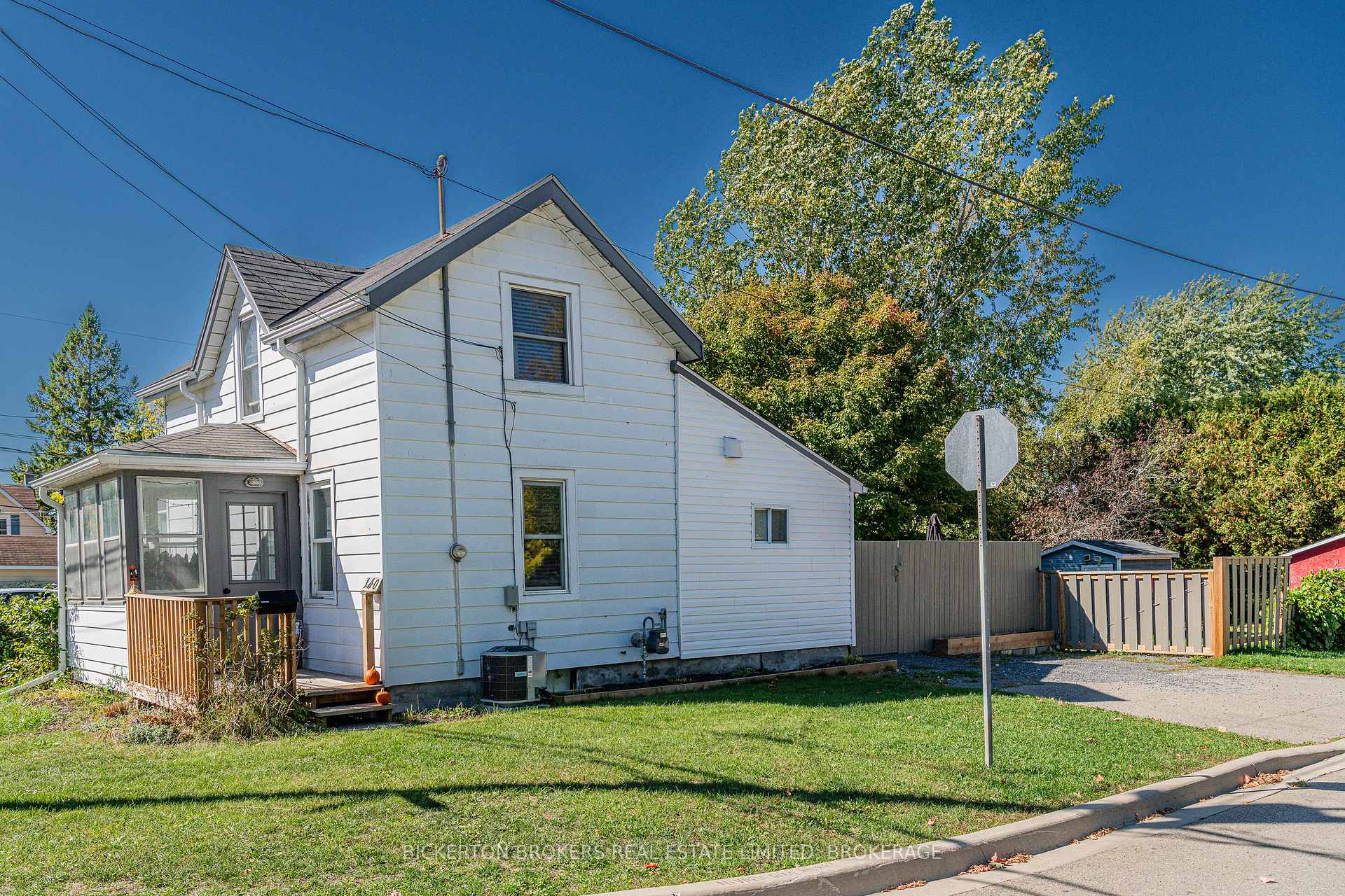 Photo 3 of 140 Georgiana Street, Gananoque — HOMEH
