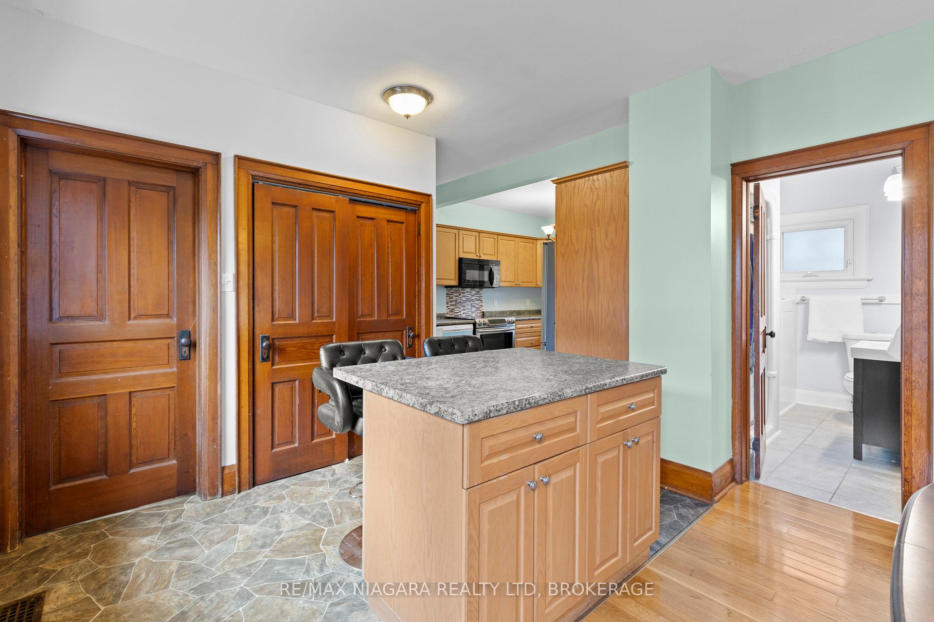 Photo 11 of 259 Niagara Street, St. Catharines, Facer — HOMEH