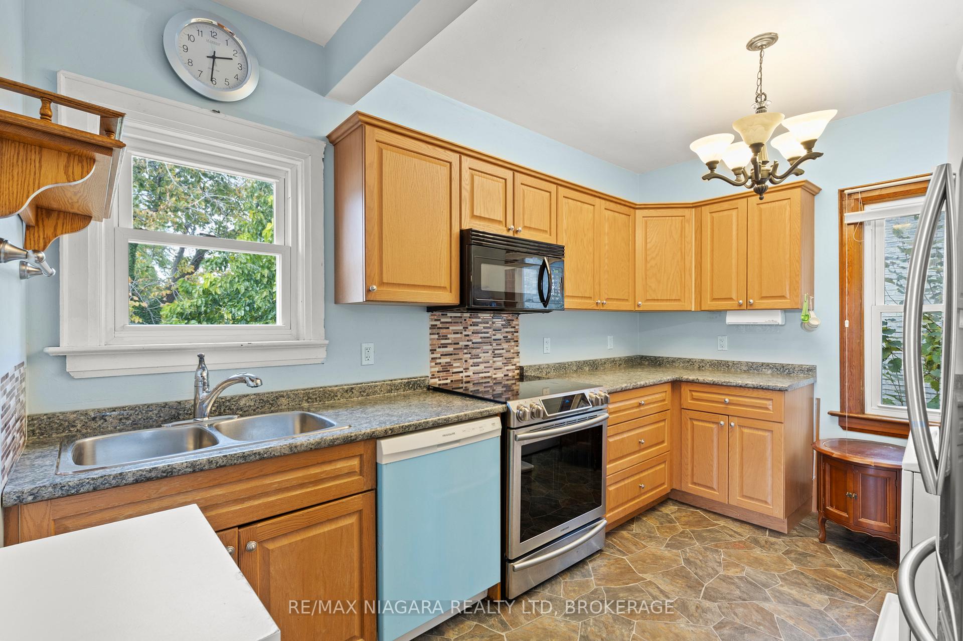 Photo 13 of 259 Niagara Street, St. Catharines, Facer — HOMEH