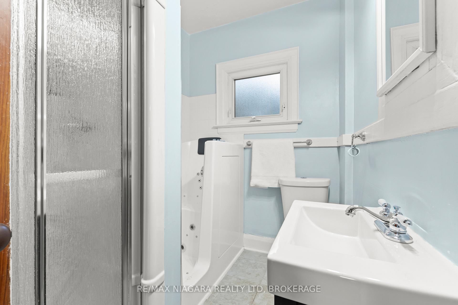 Photo 20 of 259 Niagara Street, St. Catharines, Facer — HOMEH