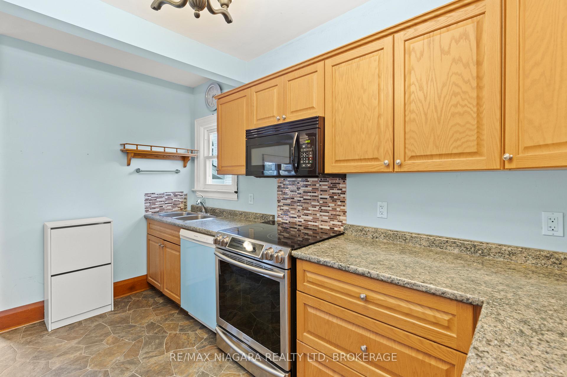Photo 35 of 259 Niagara Street, St. Catharines, Facer — HOMEH