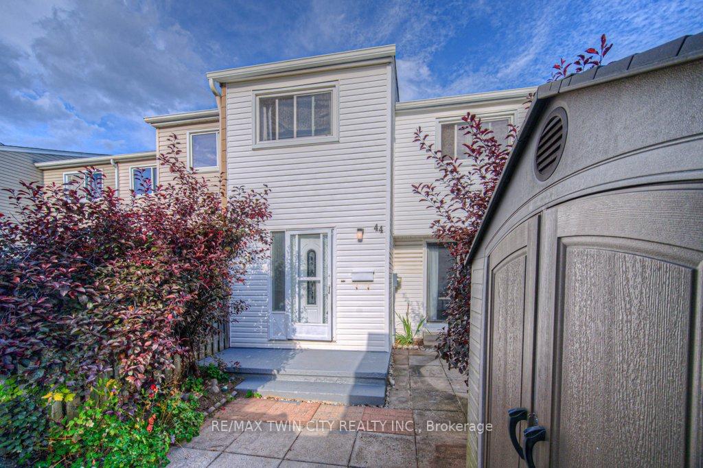 Front of 44 Frobisher Court