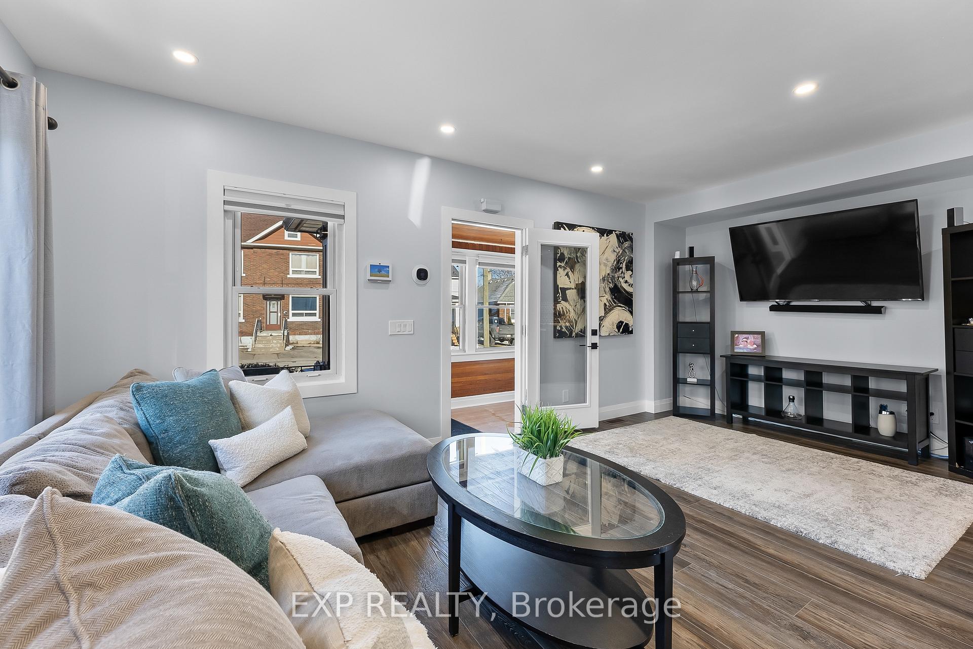 Photo 2 of 4 Manning Street, St. Catharines, E. Chester — HOMEH