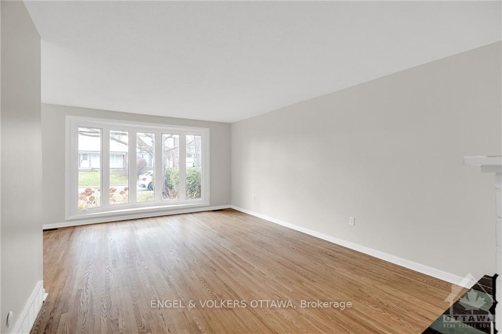 Photo 4 of 5 Woodmount Crescent, Ottawa, Borden Farm/Stewart Farm/Carleton Heights/Parkwood Hills — HOMEH