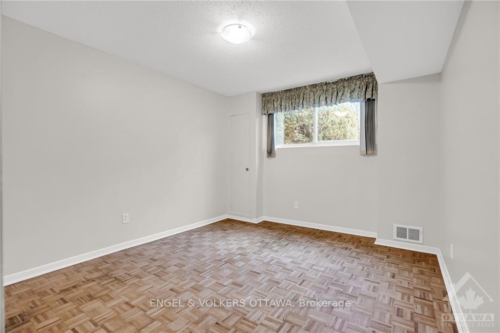 Photo 17 of 5 Woodmount Crescent, Ottawa, Borden Farm/Stewart Farm/Carleton Heights/Parkwood Hills — HOMEH