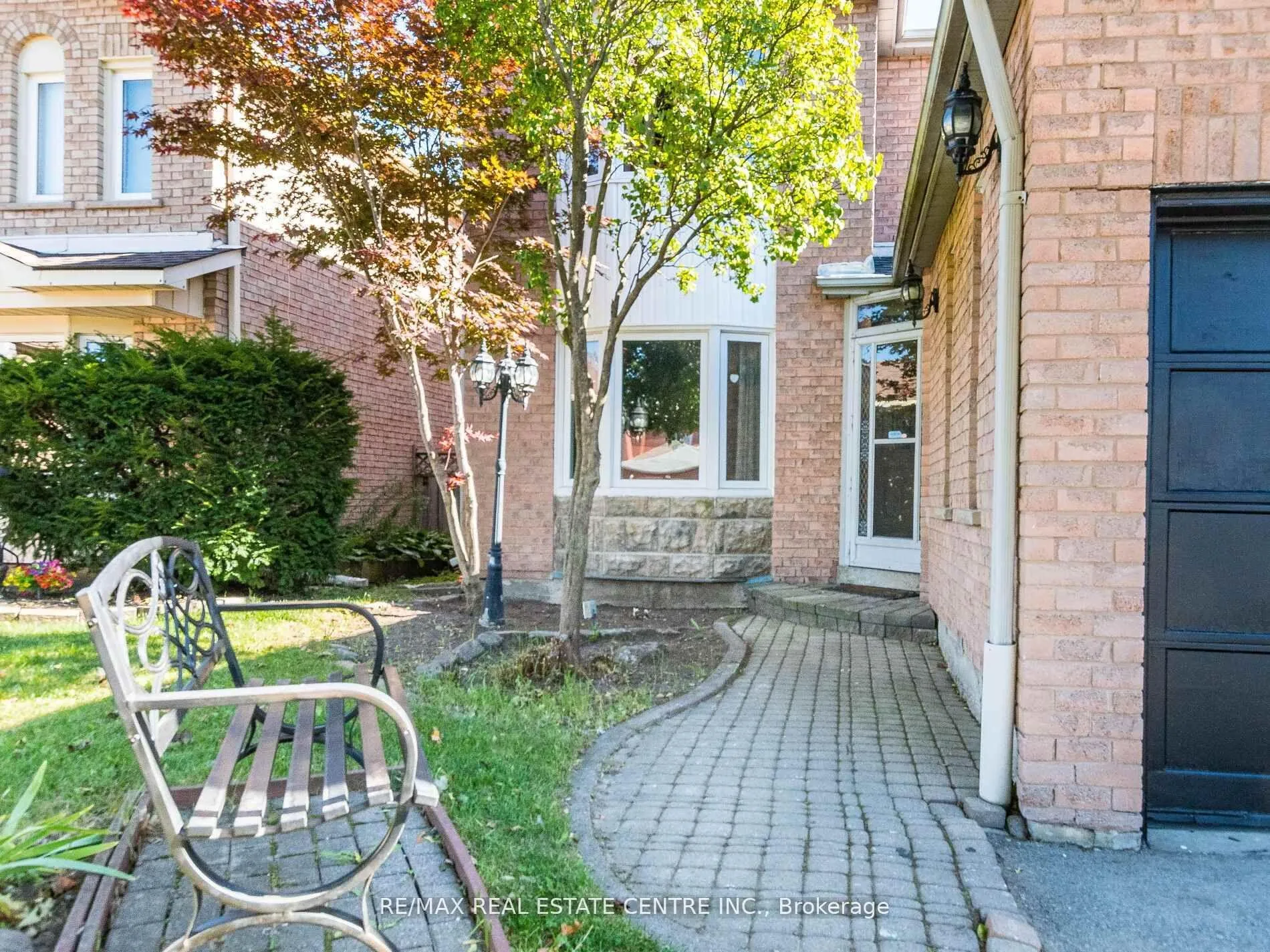 Photo 3 of 43 Horsham Street, Brampton, Brampton West — HOMEH