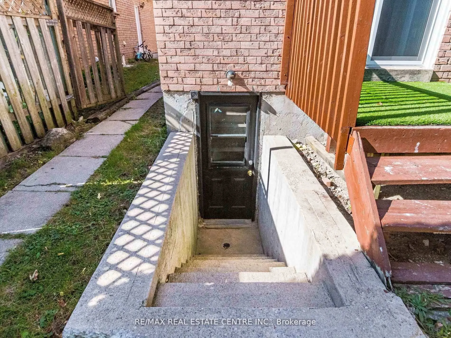 Photo 25 of 43 Horsham Street, Brampton, Brampton West — HOMEH