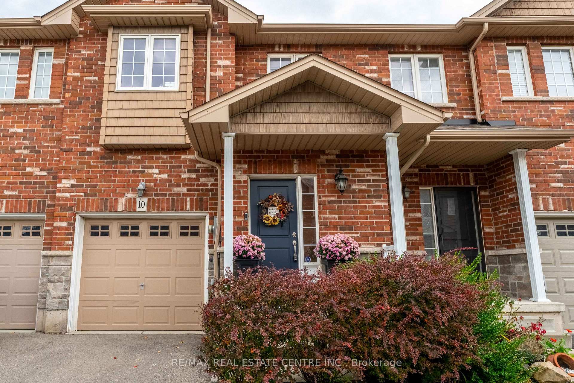 Front of Unit 10, 45 Seabreeze Crescent