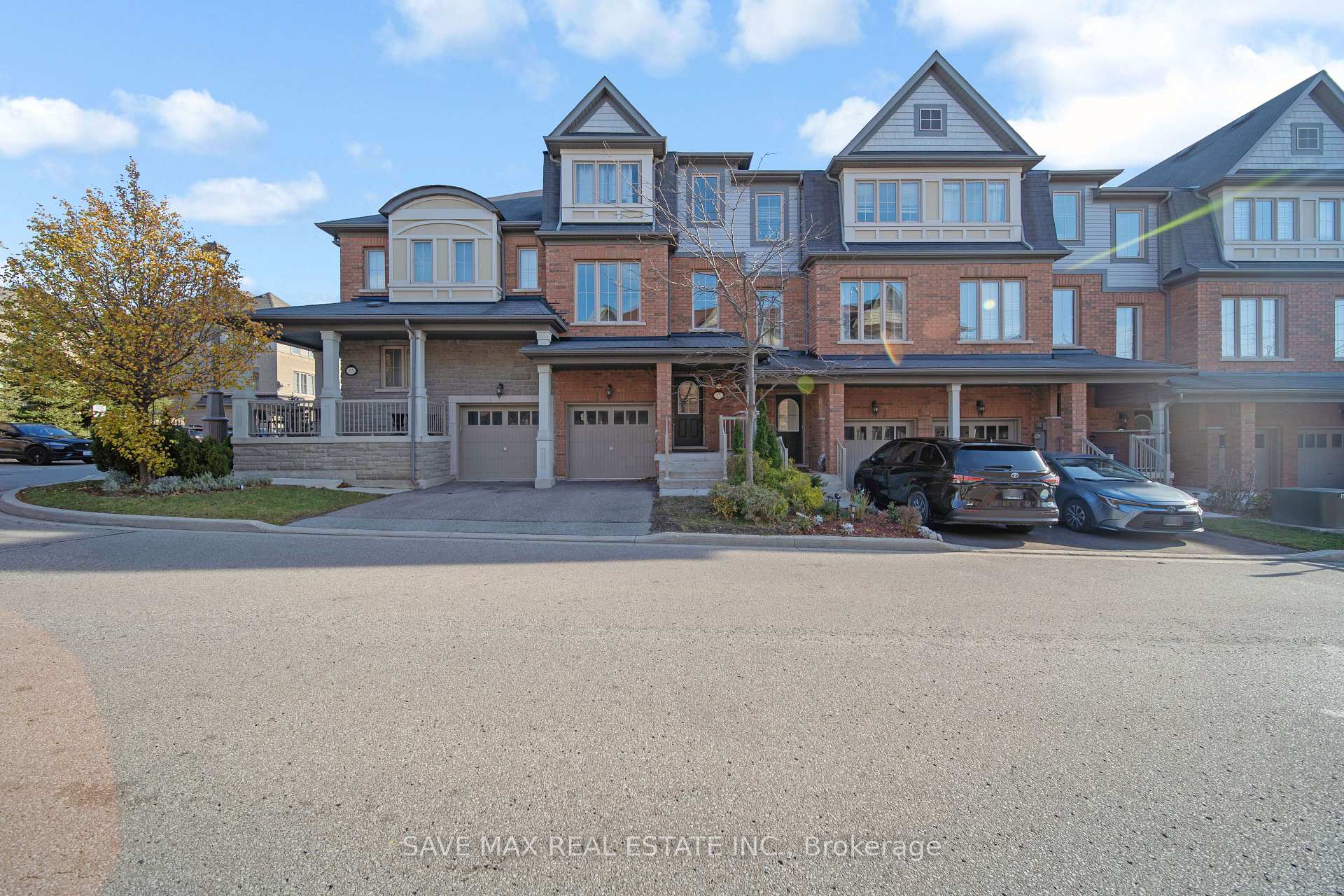 Front of 11 Cedar Lake Crescent